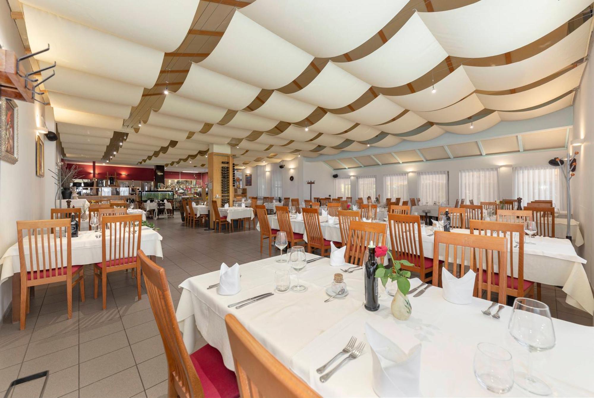Restaurant Bric Dekani Exterior photo