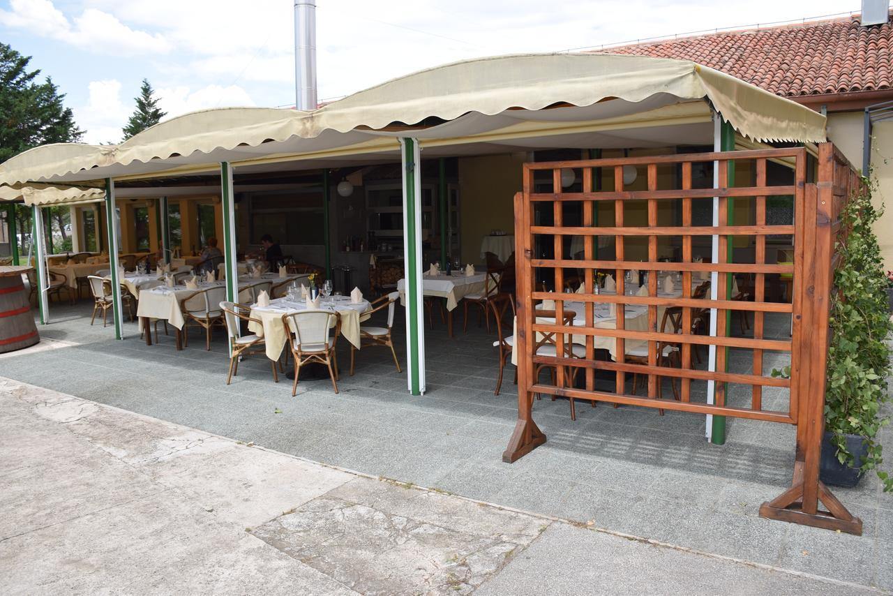 Restaurant Bric Dekani Exterior photo